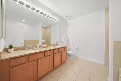Bath - 233 E 13th St #601, Chicago, IL 60605 photo 1 of 2