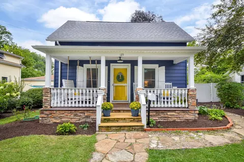125 N Jackson St, Batavia, IL 60510
