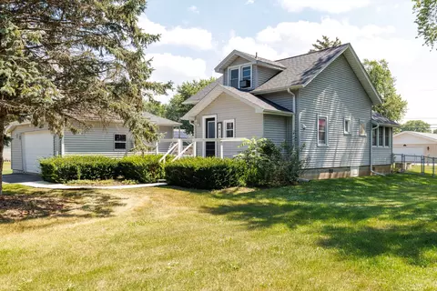 1413 N Sunnyside Dr, Johnsburg, IL 60051