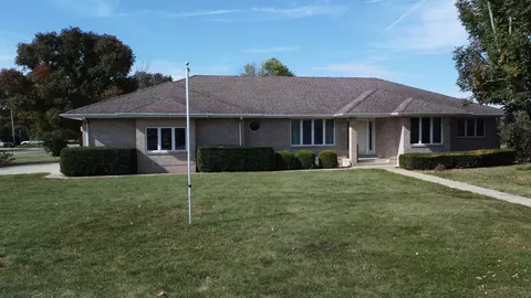 601 N Church St, Crescent City, IL 60928