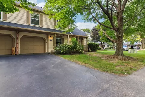 1329 Queensgreen Cir, Naperville, IL 60563