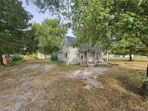 208 S Main St, Broadlands, IL 61816