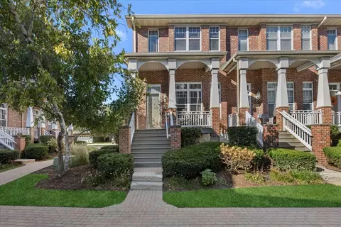 6135 River Bend Dr, Lisle, IL 60532