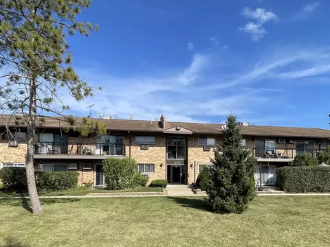 816 E Old Willow Rd #110, Prospect Heights, IL 60070