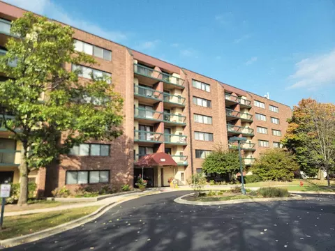 1800 Huntington Blvd #AE615, Hoffman Estates, IL 60169