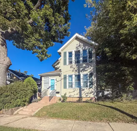831 S Mcalister Ave, Waukegan, IL 60085