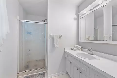Bath - 842 S Main Ave, Kankakee, IL 60901 photo 3 of 3