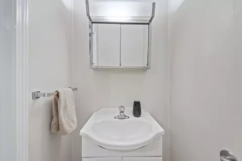 Bath - 842 S Main Ave, Kankakee, IL 60901 photo 1 of 3
