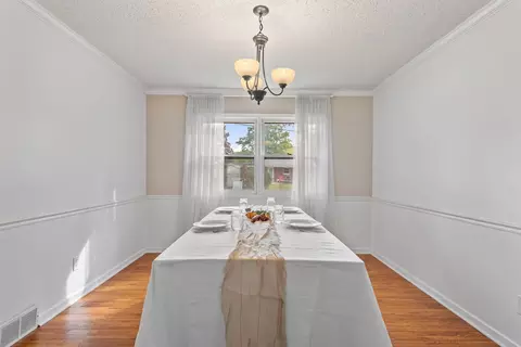 Dining - 842 S Main Ave, Kankakee, IL 60901 photo 1 of 2