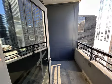 Exterior - 235 W Van Buren St #2416, Chicago, IL 60607 photo 1 of 1