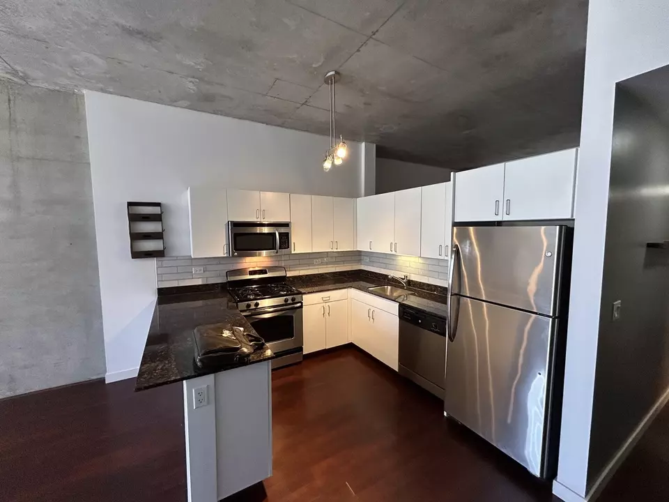 Kitchen - 235 W Van Buren St #2416, Chicago, IL 60607 photo 1 of 2