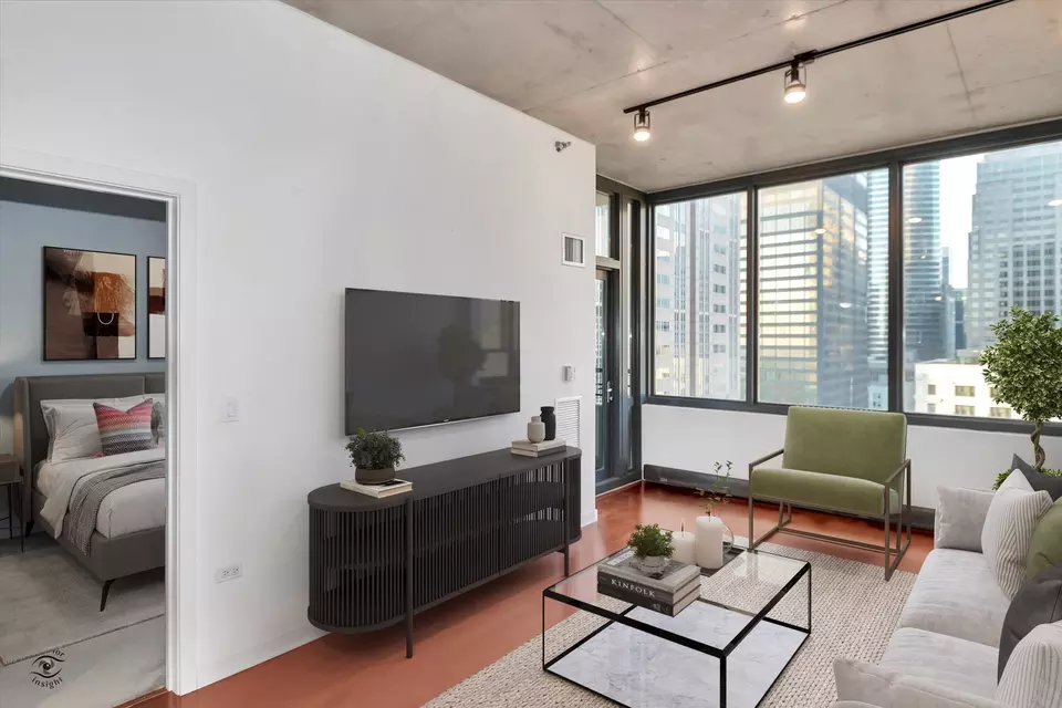 Living - 235 W Van Buren St #2416, Chicago, IL 60607 photo 2 of 2