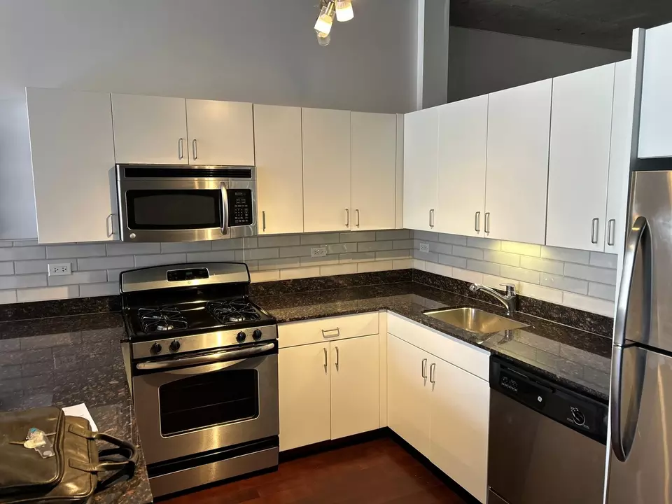 Kitchen - 235 W Van Buren St #2416, Chicago, IL 60607 photo 2 of 2