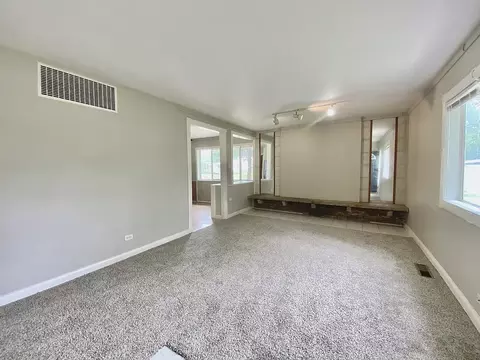 Living - 456 Tomahawk St, Park Forest, IL 60466 photo 2 of 6