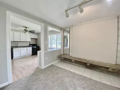 Living - 456 Tomahawk St, Park Forest, IL 60466 photo 4 of 6
