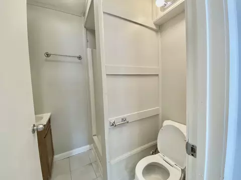 Bath - 456 Tomahawk St, Park Forest, IL 60466 photo 2 of 3