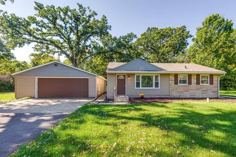 1321 Melwood Dr, Rockford, IL 61108