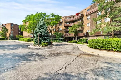 840 Wellington Ave #315, Elk Grove Village, IL 60007