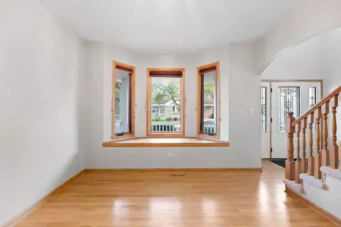 Living - 10200 S Artesian Ave, Chicago, IL 60655 photo 1 of 6