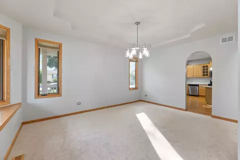 Living - 10200 S Artesian Ave, Chicago, IL 60655 photo 4 of 6