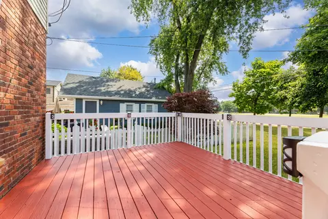 Exterior - 10200 S Artesian Ave, Chicago, IL 60655 photo 2 of 3