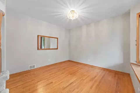 Living - 10200 S Artesian Ave, Chicago, IL 60655 photo 2 of 6