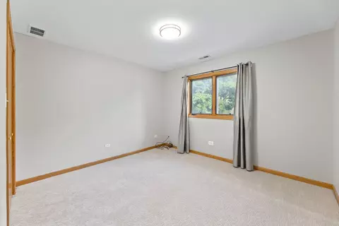 Bedroom - 10200 S Artesian Ave, Chicago, IL 60655 photo 4 of 6
