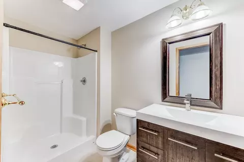 Bath - 10200 S Artesian Ave, Chicago, IL 60655 photo 5 of 5