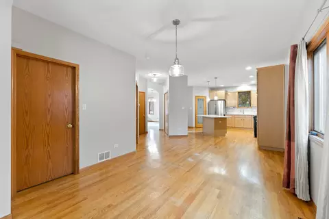 Living - 10200 S Artesian Ave, Chicago, IL 60655 photo 5 of 6