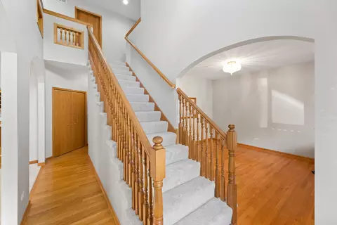 Entry Way - 10200 S Artesian Ave, Chicago, IL 60655 photo 1 of 3