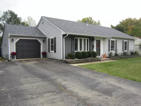 531 Parkside Cir, Streamwood, IL 60107