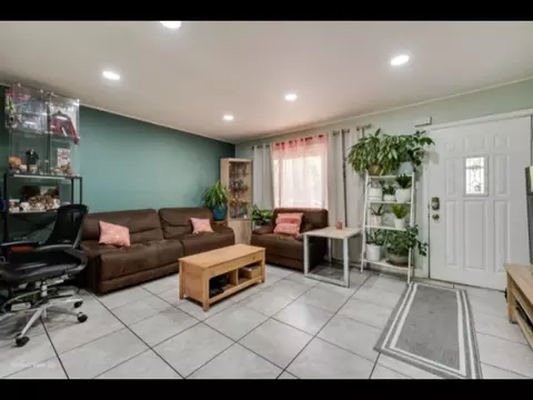 Living - 5112 Deerpath Rd, Oak Forest, IL 60452 photo 2 of 4