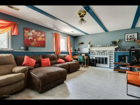 Living - 5112 Deerpath Rd, Oak Forest, IL 60452 photo 4 of 4