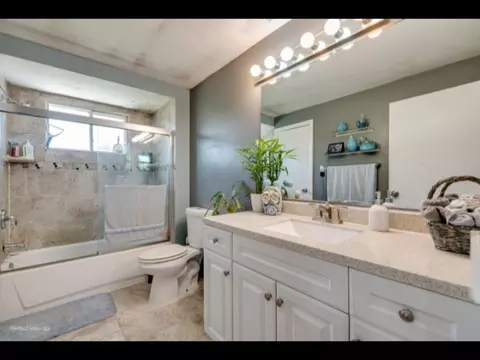 Bath - 5112 Deerpath Rd, Oak Forest, IL 60452 photo 1 of 2