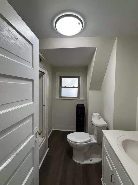 Bath - 458 Morgan St, Elgin, IL 60123 photo 2 of 2