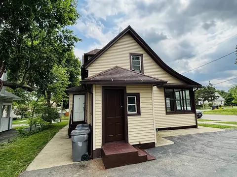 Exterior - 458 Morgan St, Elgin, IL 60123 photo 4 of 6