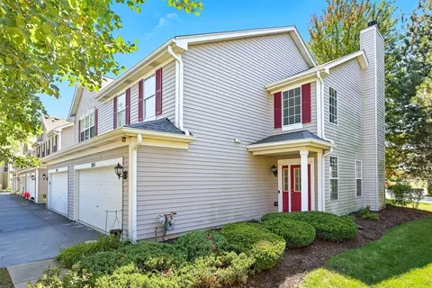 2824 Collins Ct, Naperville, IL 60563
