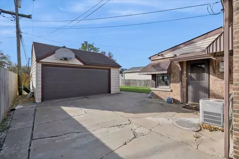 Exterior - 7841 44th St, Lyons, IL 60534 photo 2 of 4