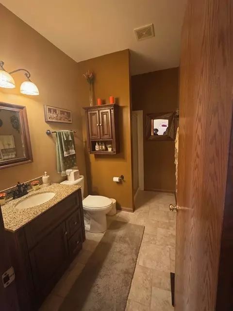 Bath - 16062 S Lexington Dr, Plainfield, IL 60586 photo 4 of 5