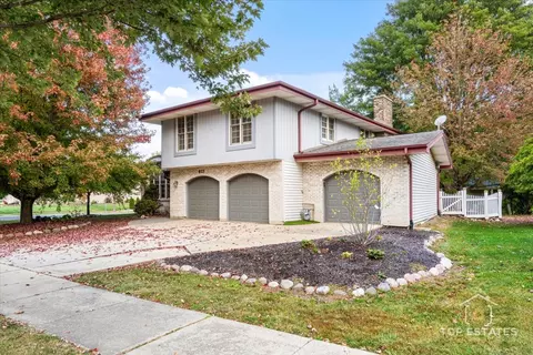 823 S Salem Dr, Schaumburg, IL 60193