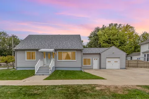 61 S Union St, Aurora, IL 60505