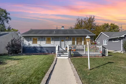 923 Plaza Dr, Joliet, IL 60435