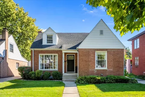 1425 Brophy Ave, Park Ridge, IL 60068