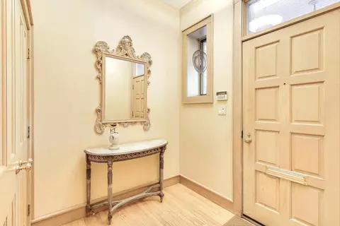 Entry Way - 907-909 W Webster Ave, Chicago, IL 60614 photo 1 of 3