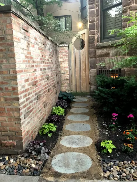 Exterior - 907-909 W Webster Ave, Chicago, IL 60614 photo 6 of 19