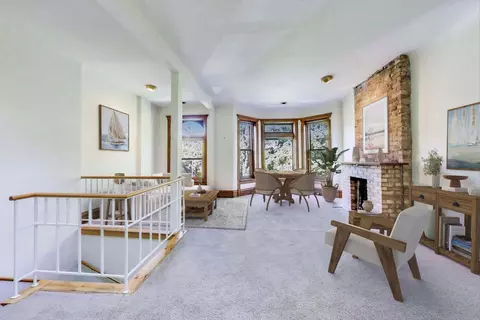 Living - 907-909 W Webster Ave, Chicago, IL 60614 photo 5 of 7