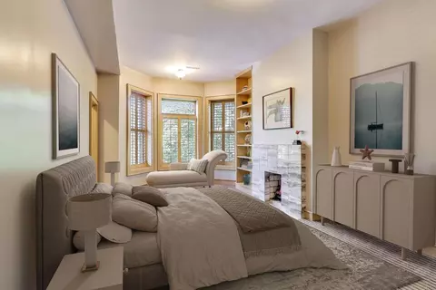 Bedroom - 907-909 W Webster Ave, Chicago, IL 60614 photo 1 of 7