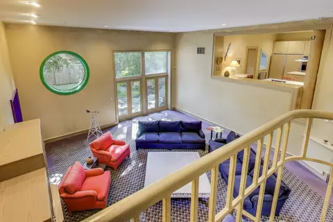 Living - 907-909 W Webster Ave, Chicago, IL 60614 photo 3 of 7