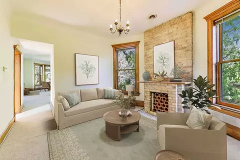 Living - 907-909 W Webster Ave, Chicago, IL 60614 photo 6 of 7