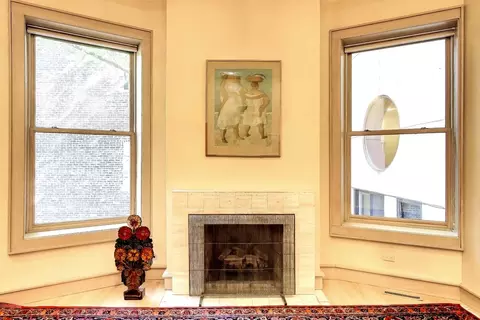Living - 907-909 W Webster Ave, Chicago, IL 60614 photo 4 of 7